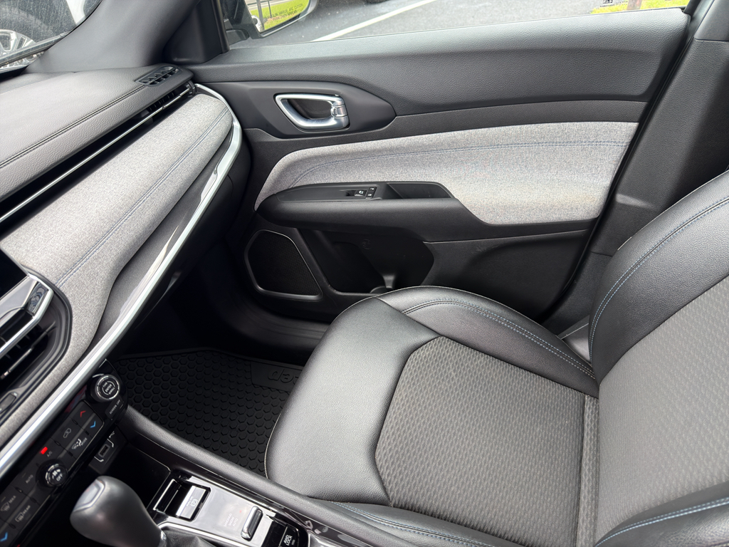 2024 Jeep Compass representative vehicle photo
