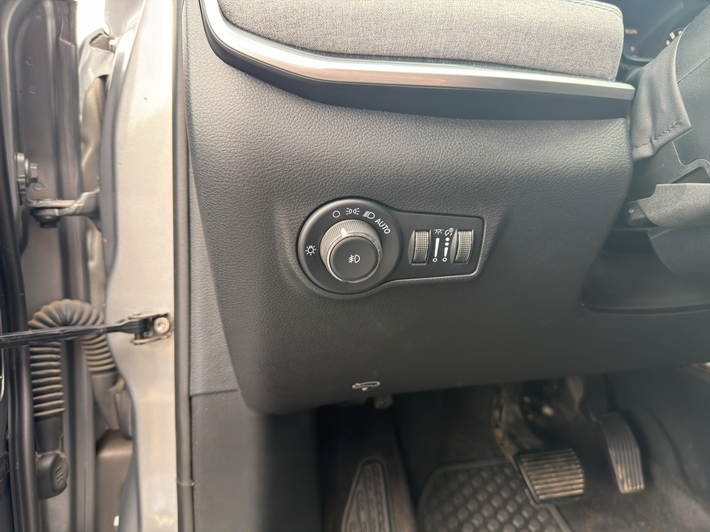 2024 Jeep Compass representative vehicle photo