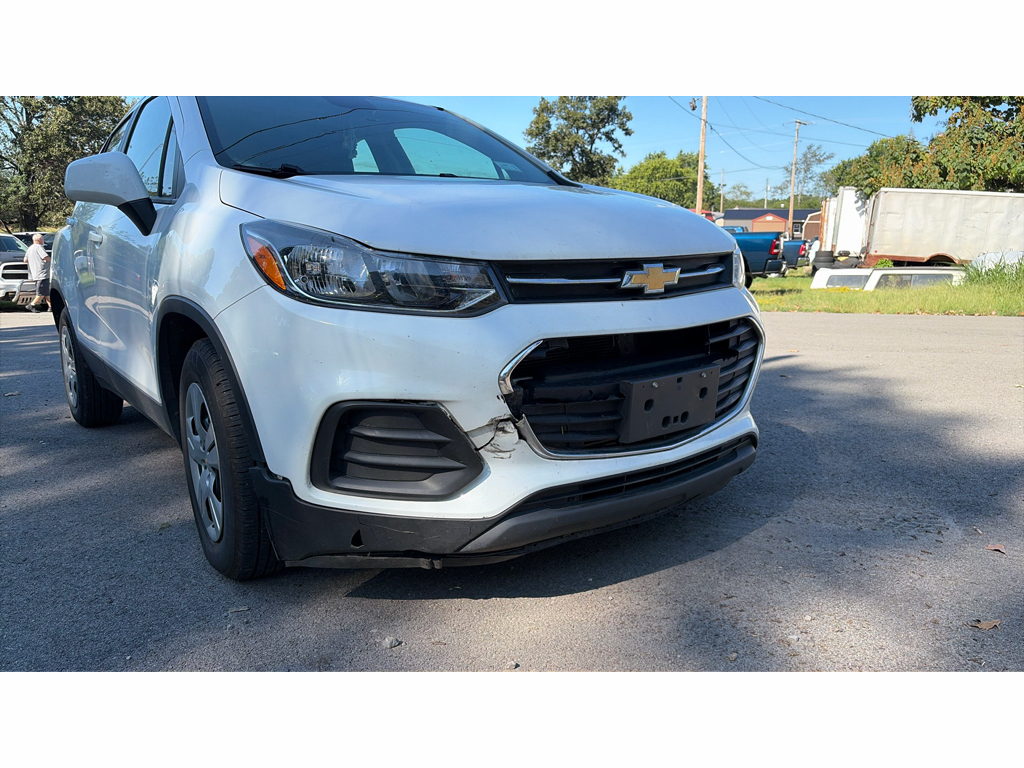 2018 Chevrolet Trax LS photo 2