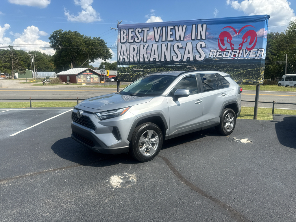 2024 Toyota RAV4 XLE photo 1