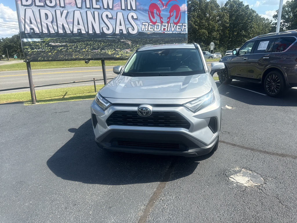 2024 Toyota RAV4 XLE photo 2