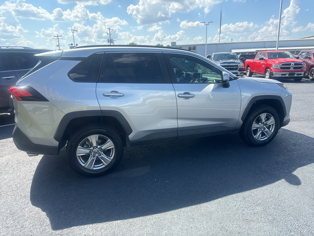 2024 Toyota RAV4 XLE photo 4