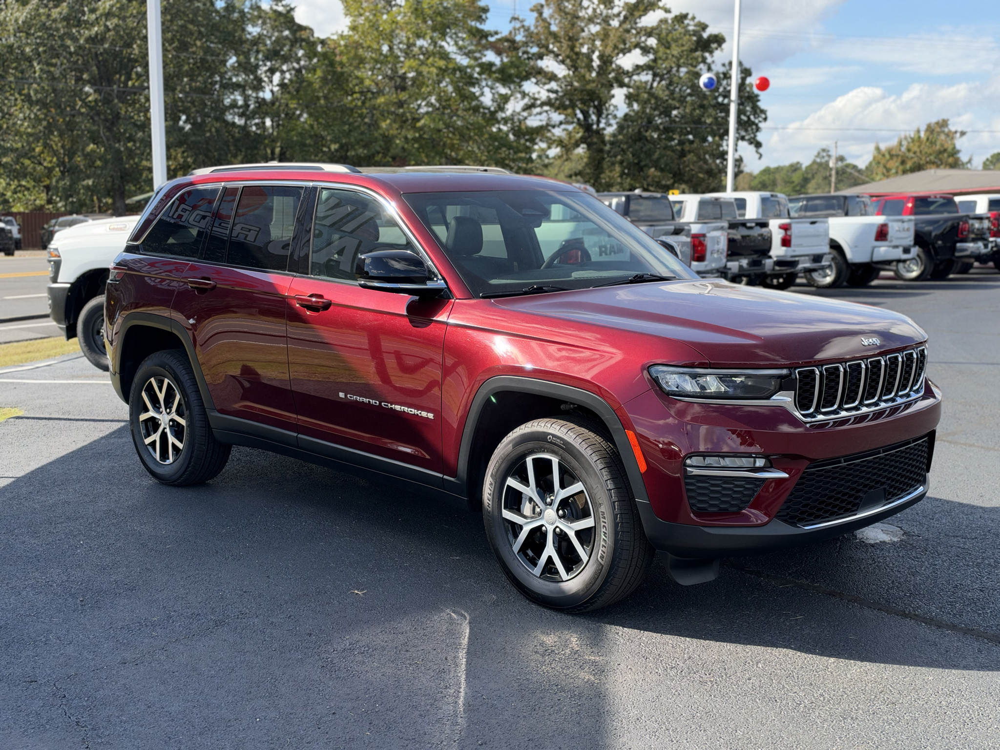 2025 Jeep Grand Cherokee Limited photo 3