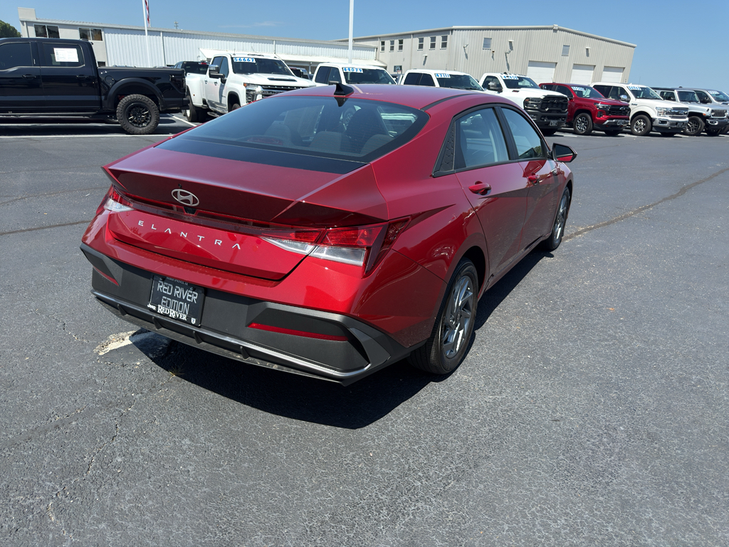 2024 Hyundai Elantra SEL photo 6