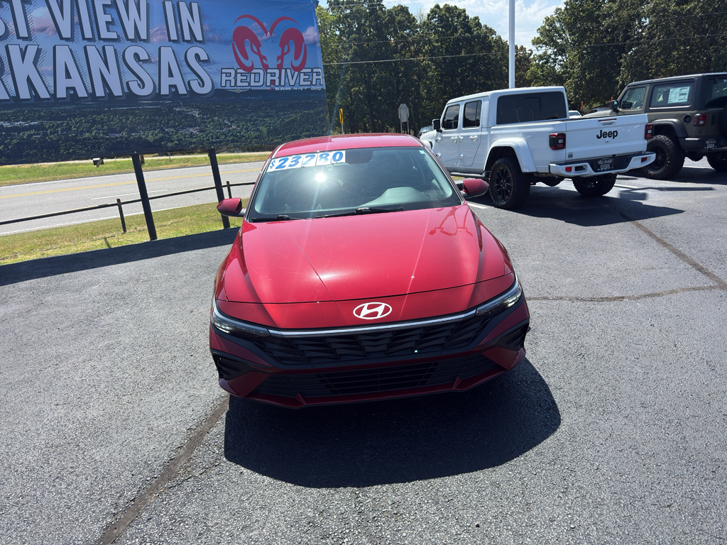 2024 Hyundai Elantra SEL photo 3