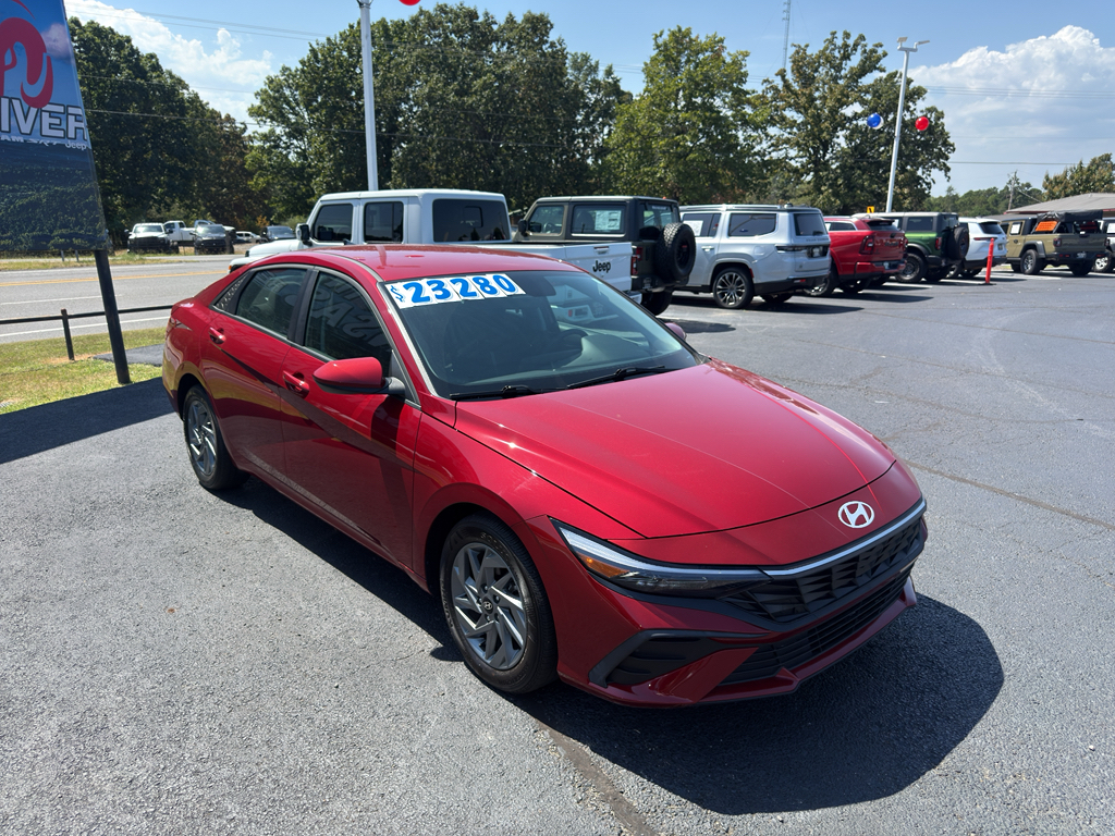 2024 Hyundai Elantra SEL photo 4