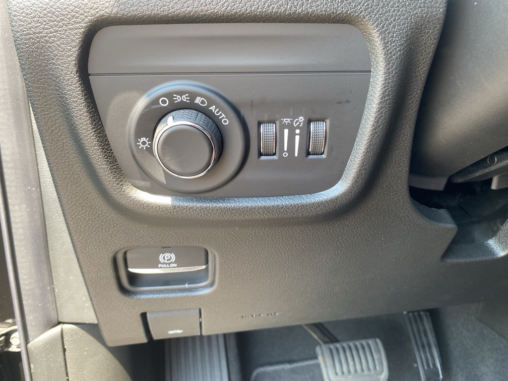 2026 Jeep Grand Cherokee L representative vehicle photo