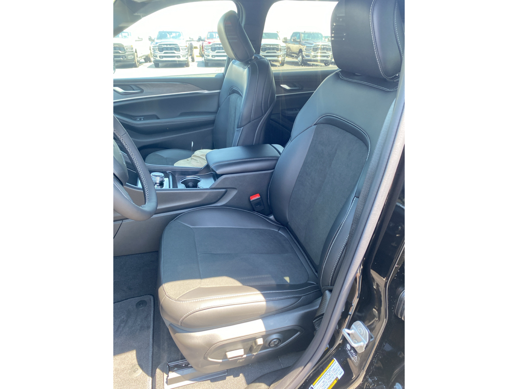 2026 Jeep Grand Cherokee L representative vehicle photo