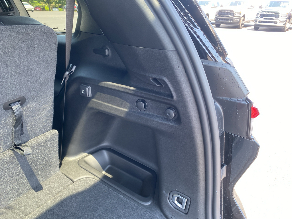 2026 Jeep Grand Cherokee L representative vehicle photo