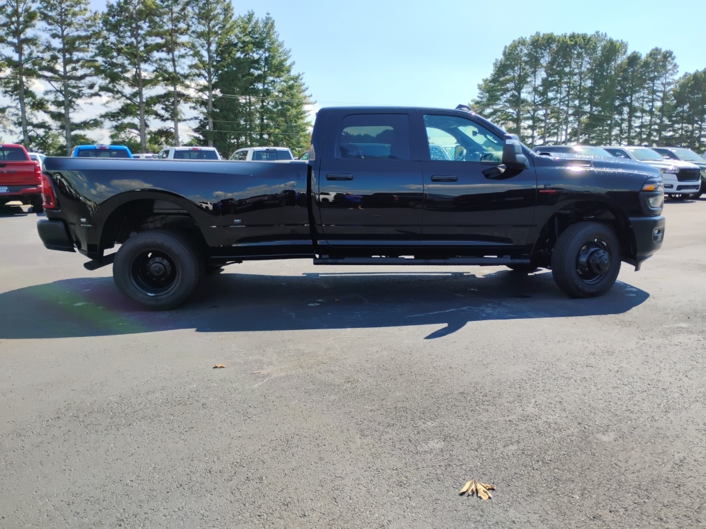 2026 Ram 3500 Tradesman photo 4