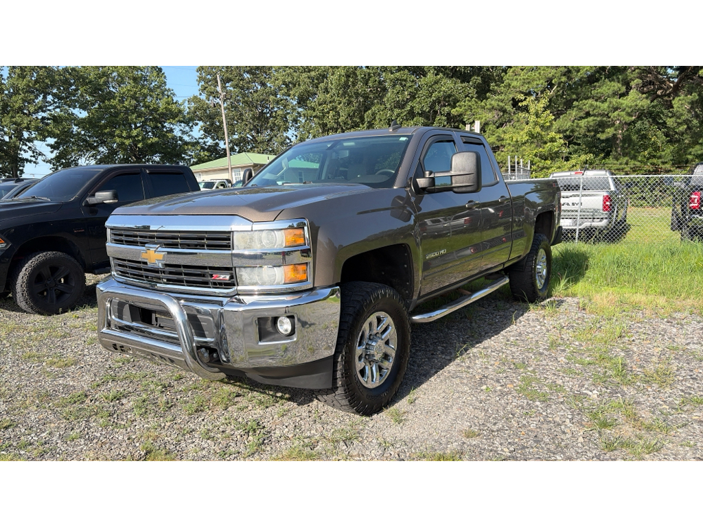 2015 Chevrolet Silverado LT photo 1