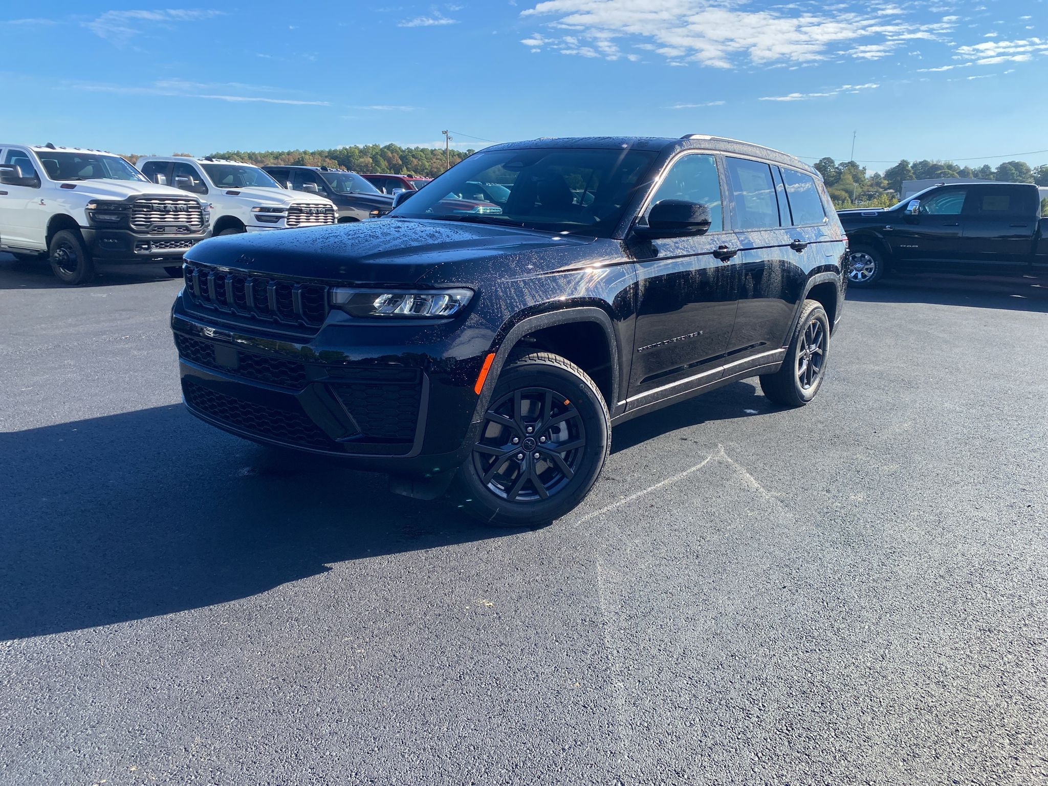 2027 Jeep Grand Cherokee L Laredo Altitude photo 1