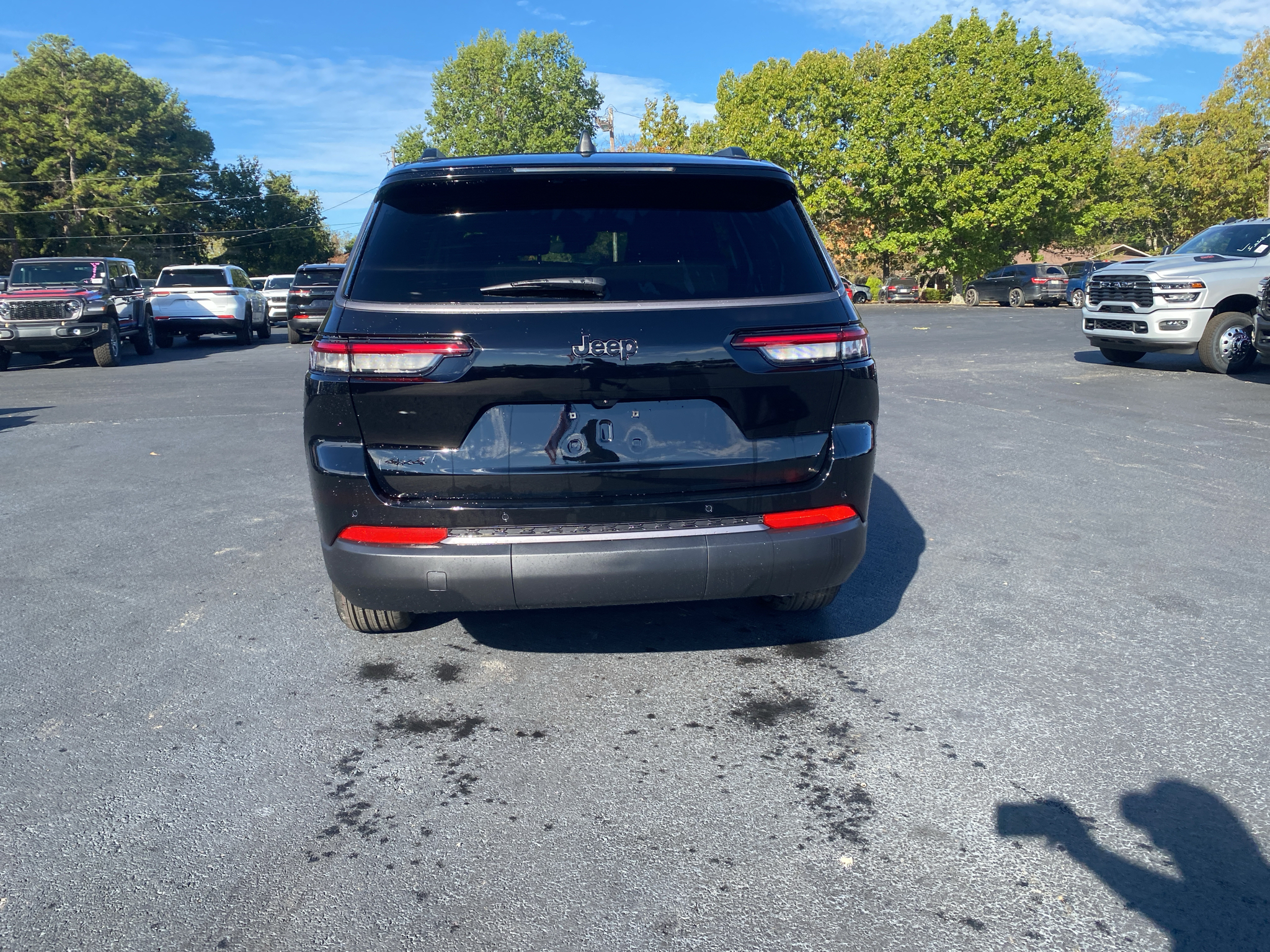 2027 Jeep Grand Cherokee L Laredo Altitude photo 6