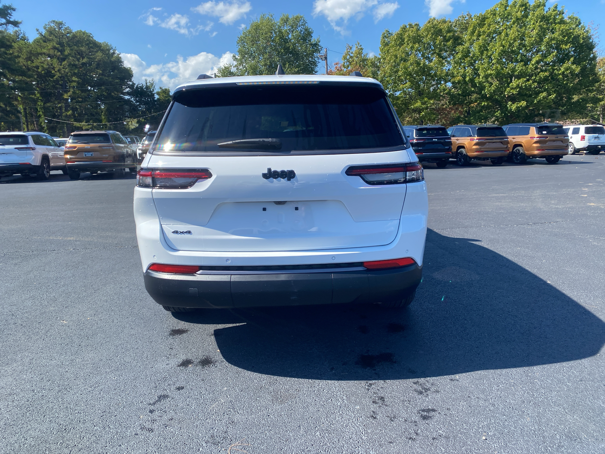 2027 Jeep Grand Cherokee L Laredo Altitude photo 6