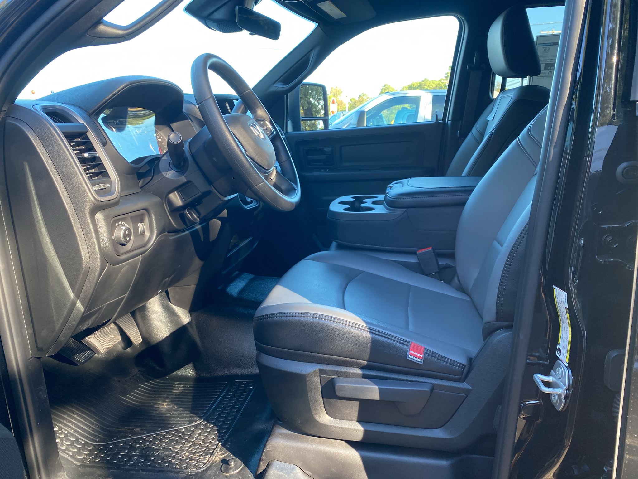 2027 Ram 2500 Tradesman photo 5