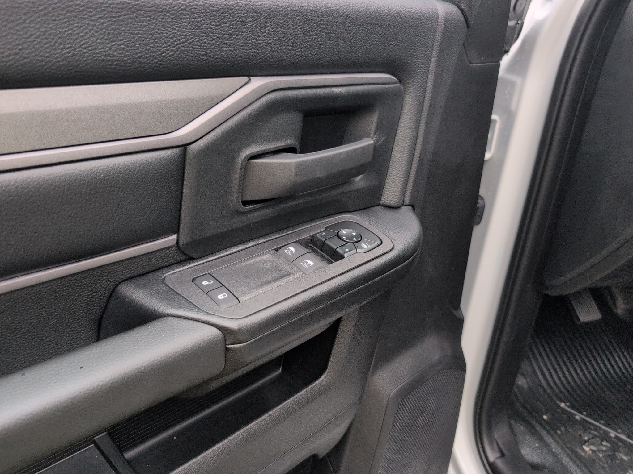 2027 Ram 5500 Chassis Tradesman photo 3