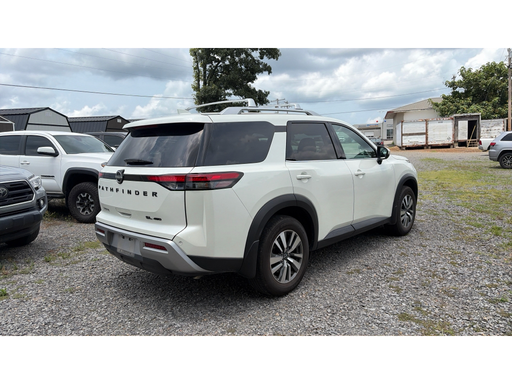 2024 Nissan Pathfinder SL photo 3