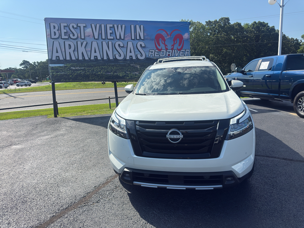 2024 Nissan Pathfinder SL photo 2