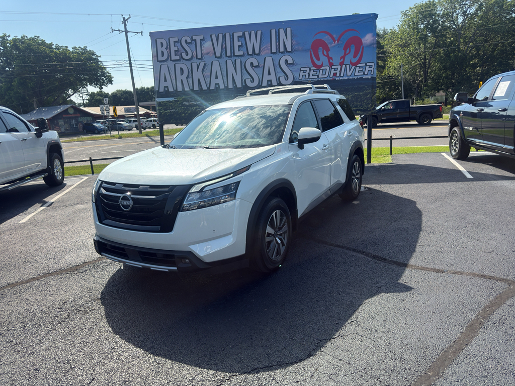 2024 Nissan Pathfinder SL photo 1