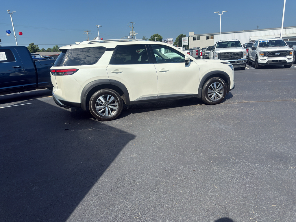 2024 Nissan Pathfinder SL photo 4