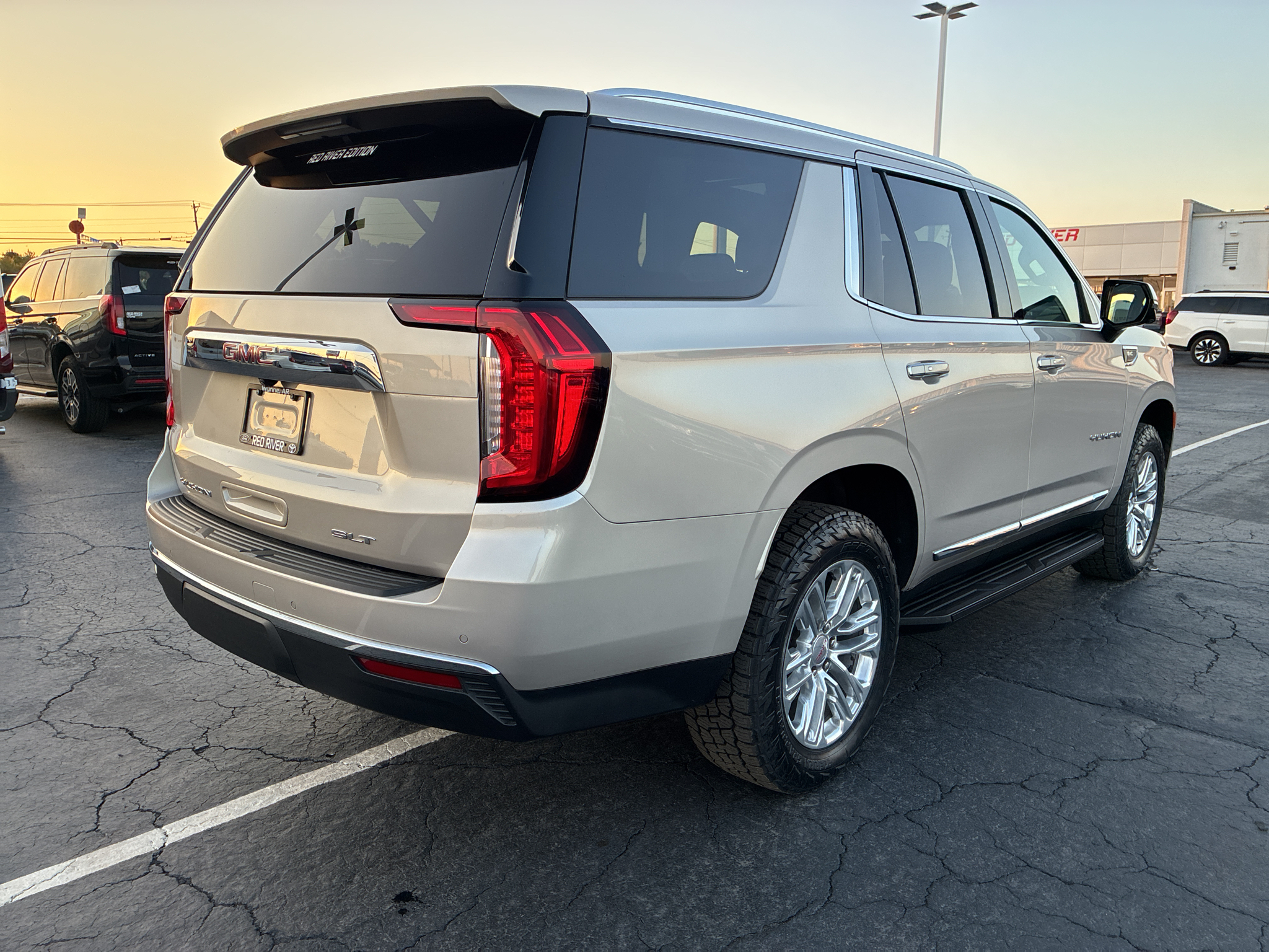 2021 GMC Yukon SLT photo 5