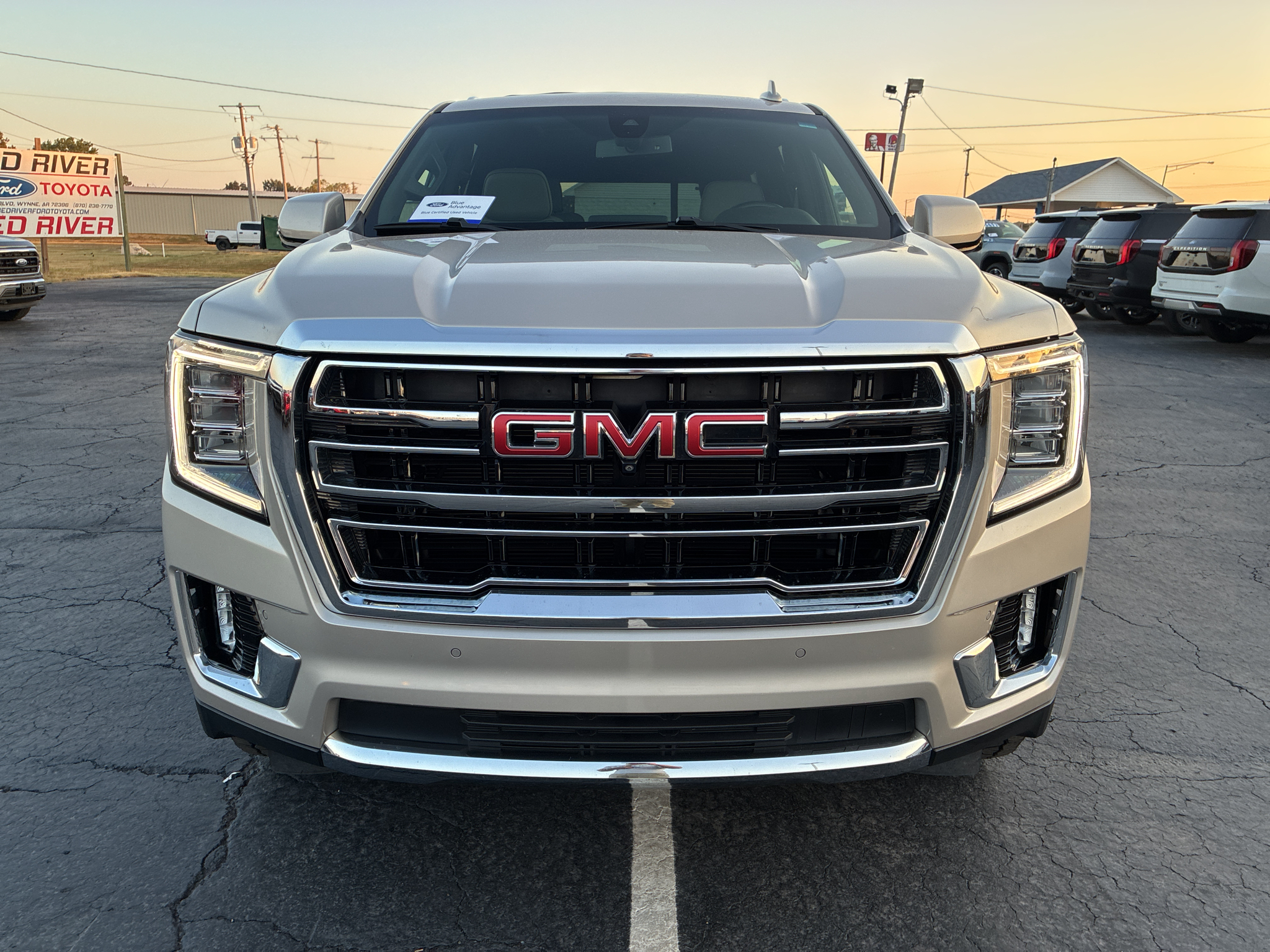 2021 GMC Yukon SLT photo 2