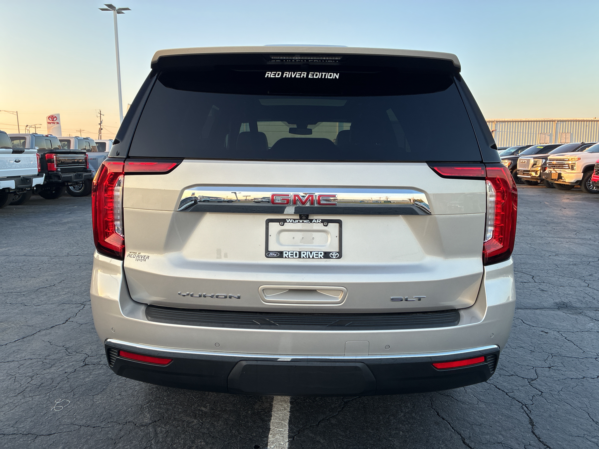 2021 GMC Yukon SLT photo 6