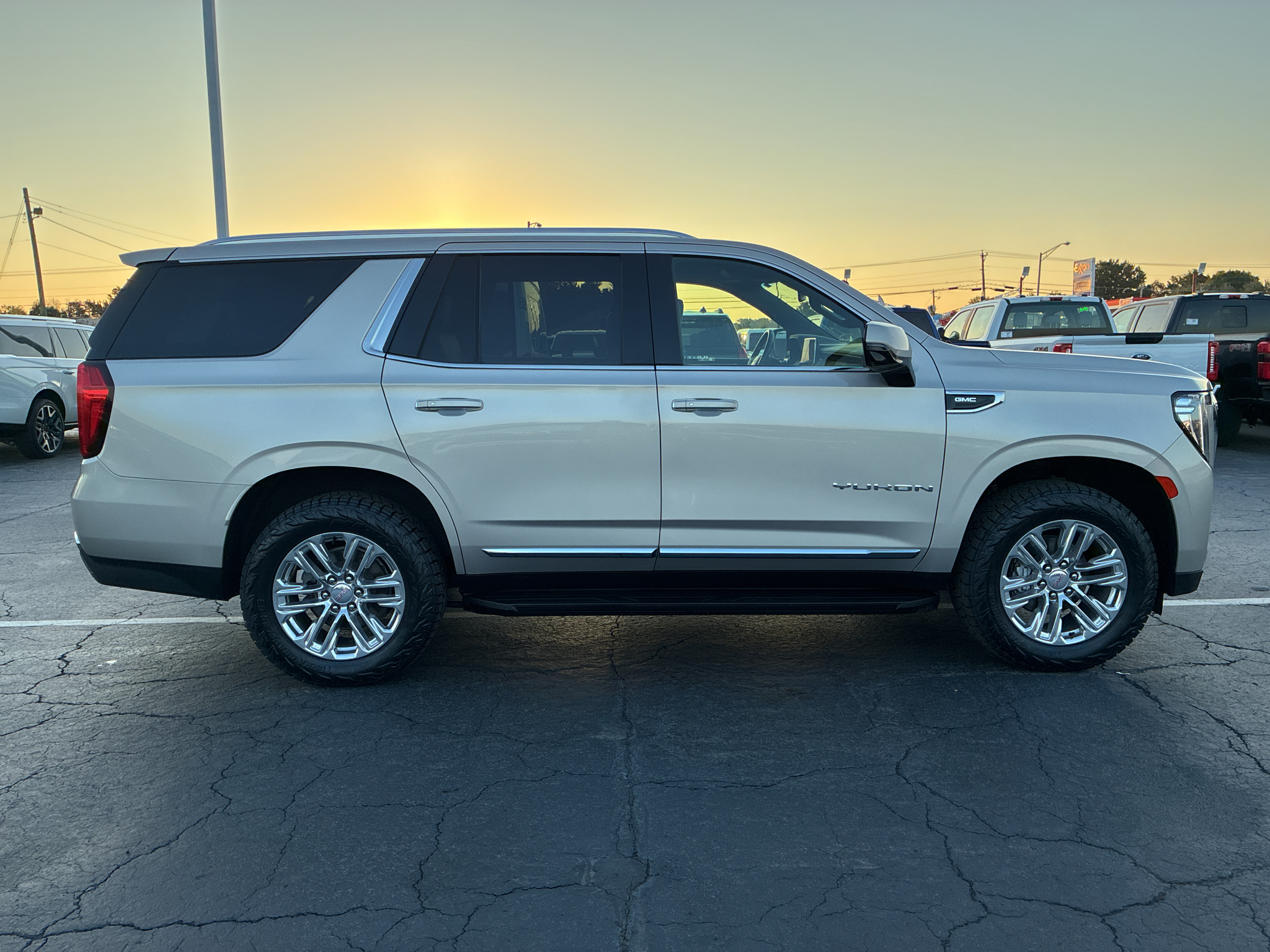 2021 GMC Yukon SLT photo 4