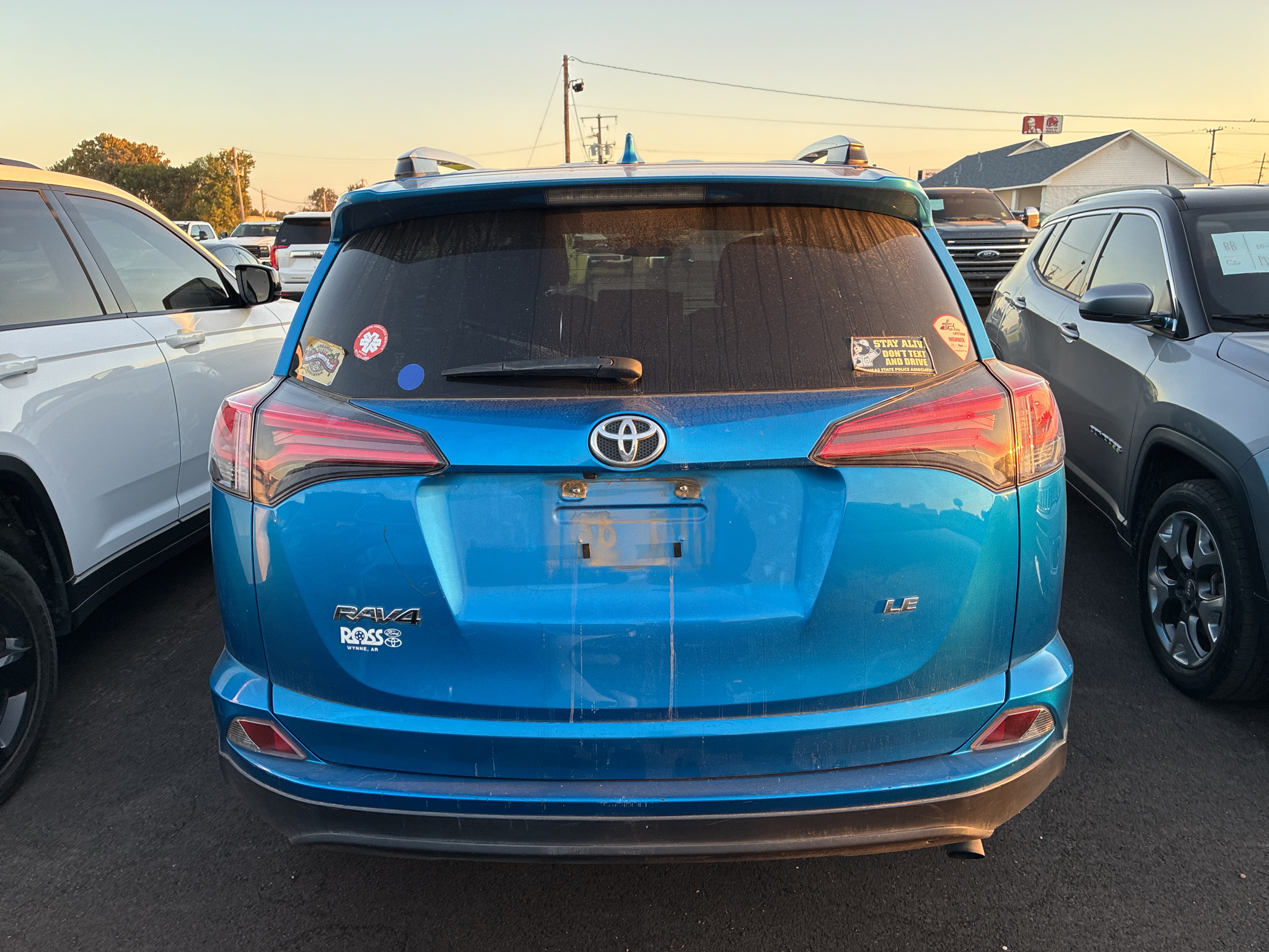 2018 Toyota RAV4 LE photo 3