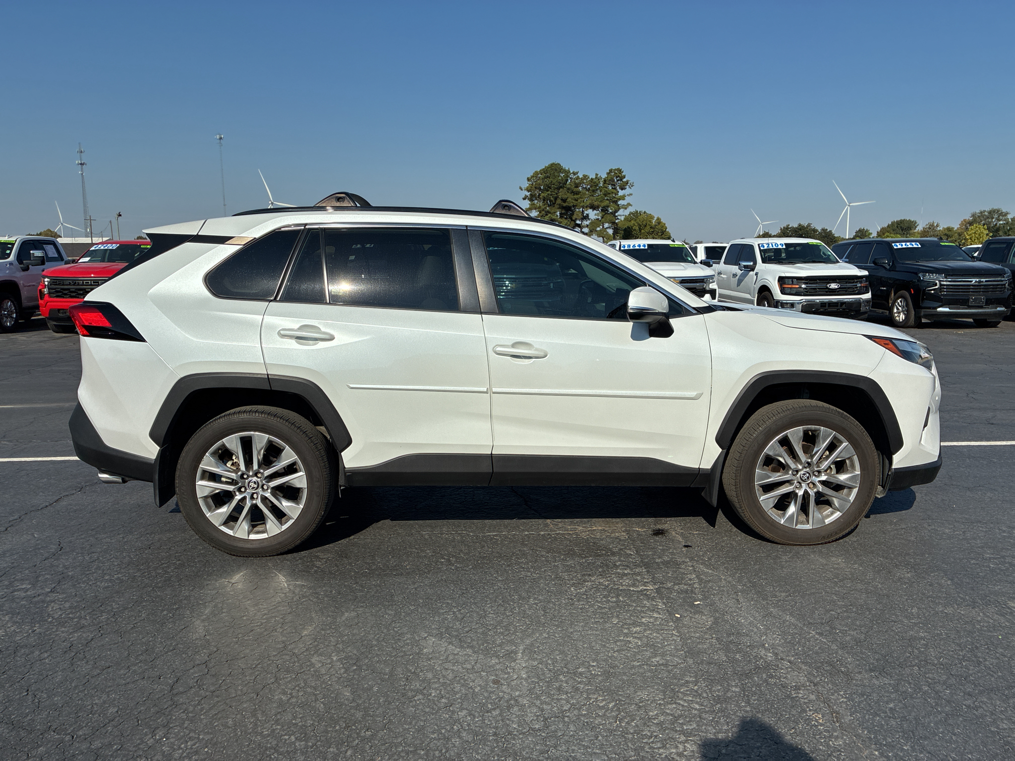 2023 Toyota RAV4 XLE Premium photo 4