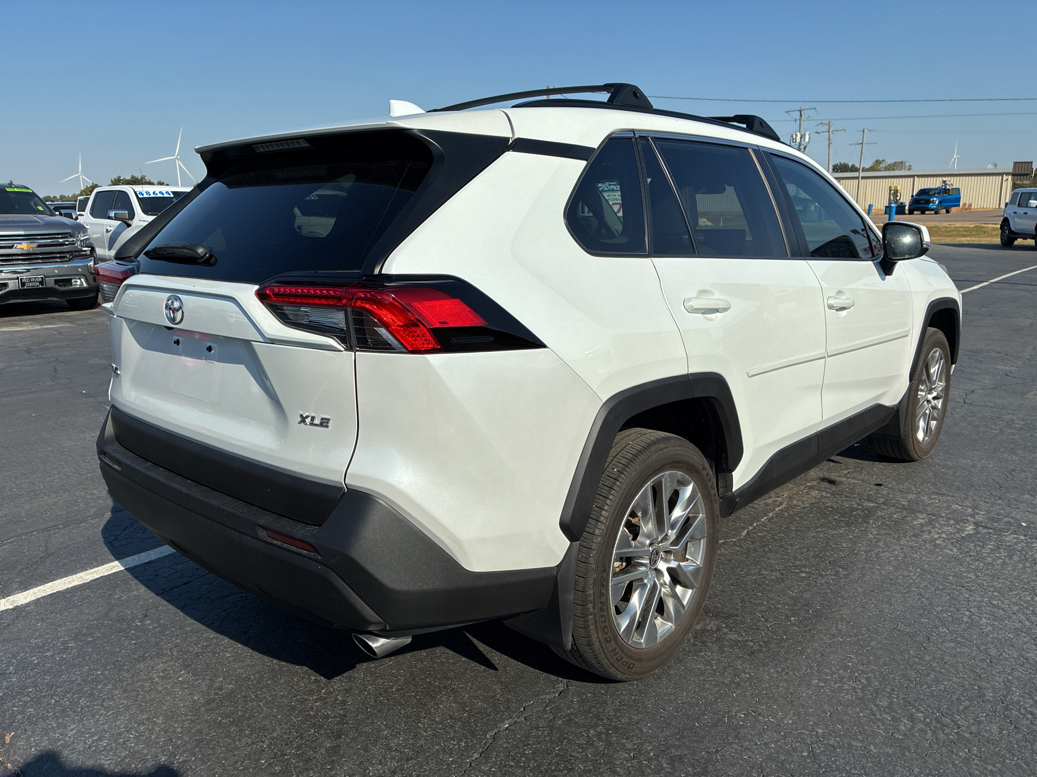 2023 Toyota RAV4 XLE Premium photo 5