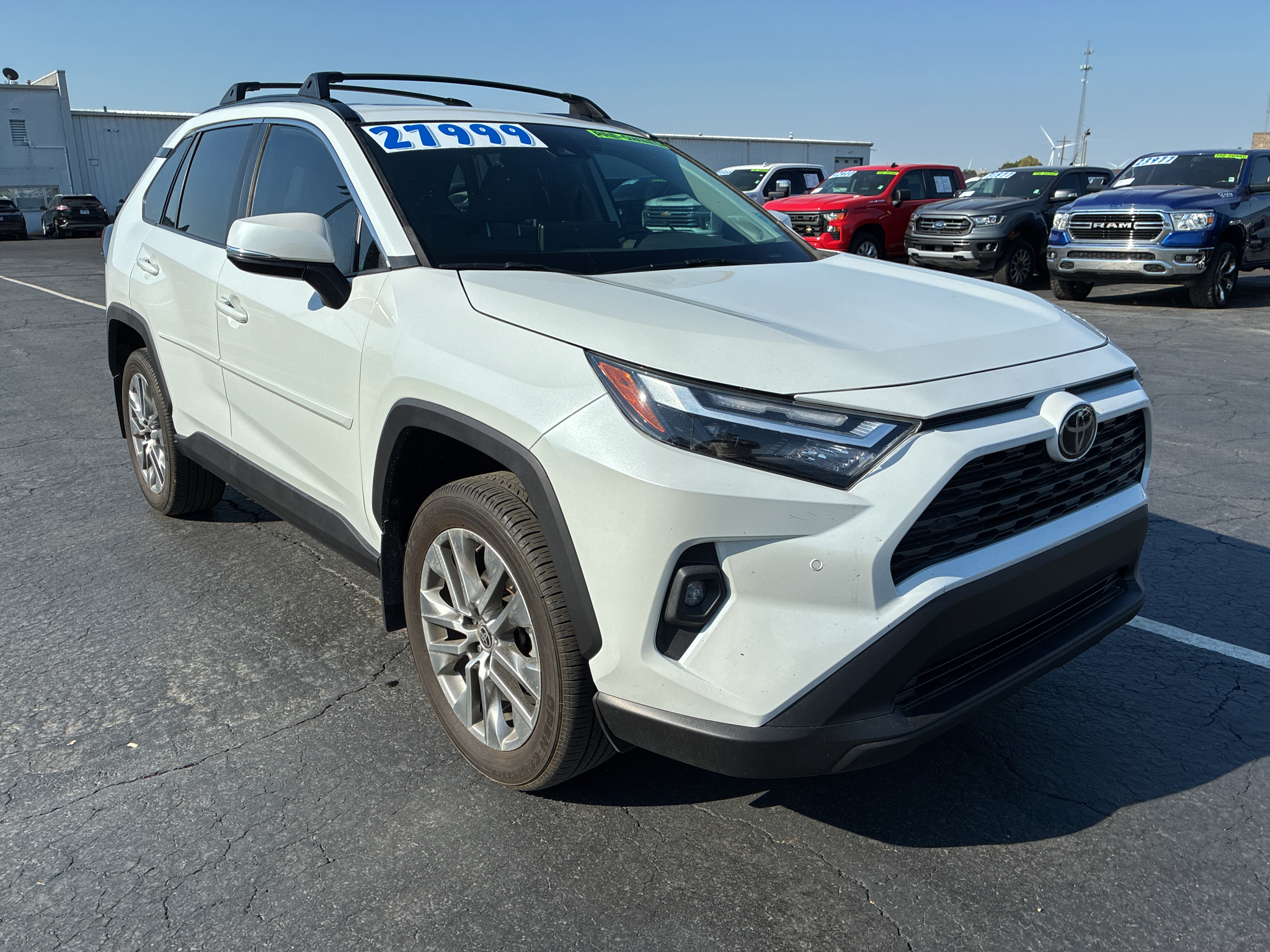 2023 Toyota RAV4 XLE Premium photo 3