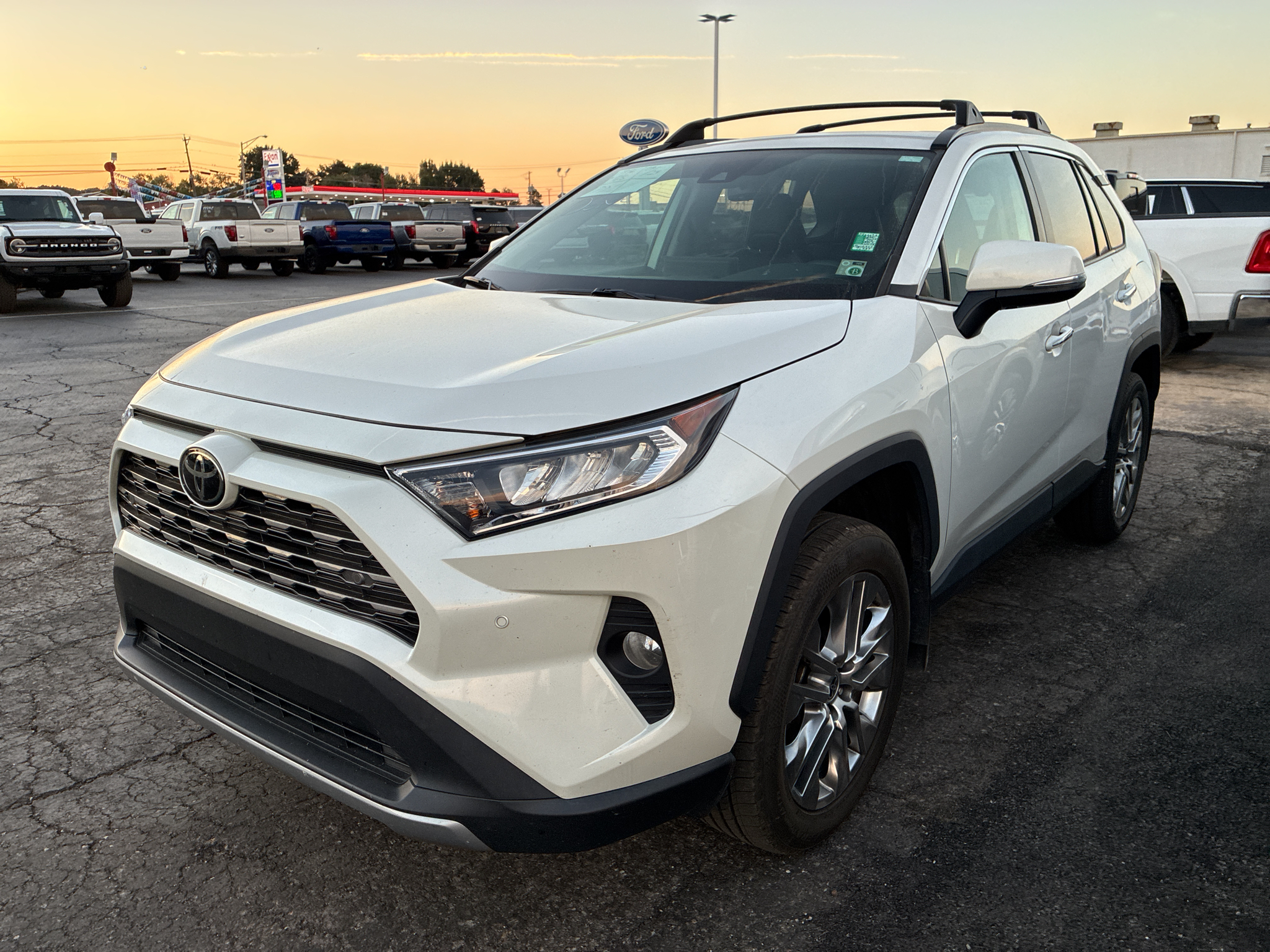 2021 Toyota RAV4 vehicle photo 1