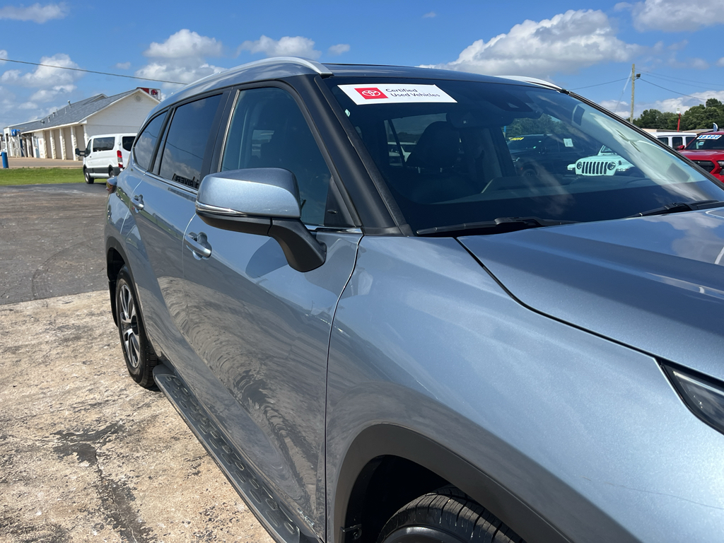 2024 Toyota Highlander representative vehicle photo