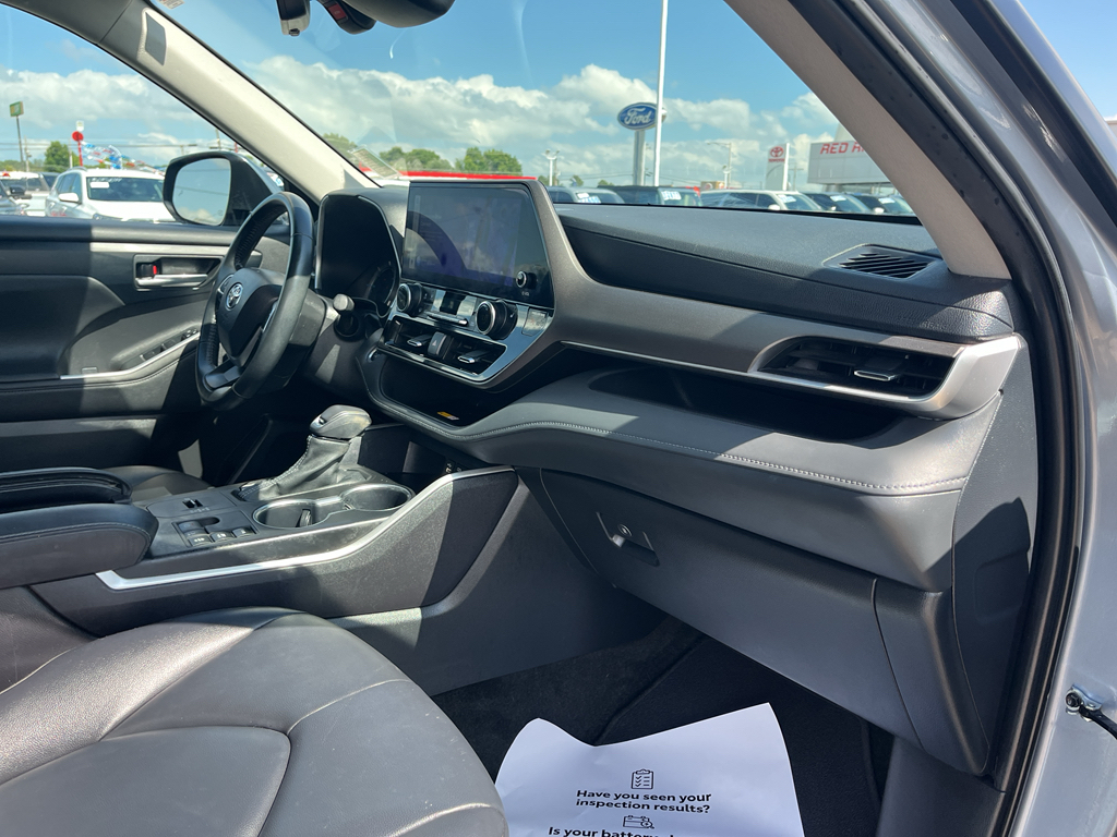 2024 Toyota Highlander representative vehicle photo