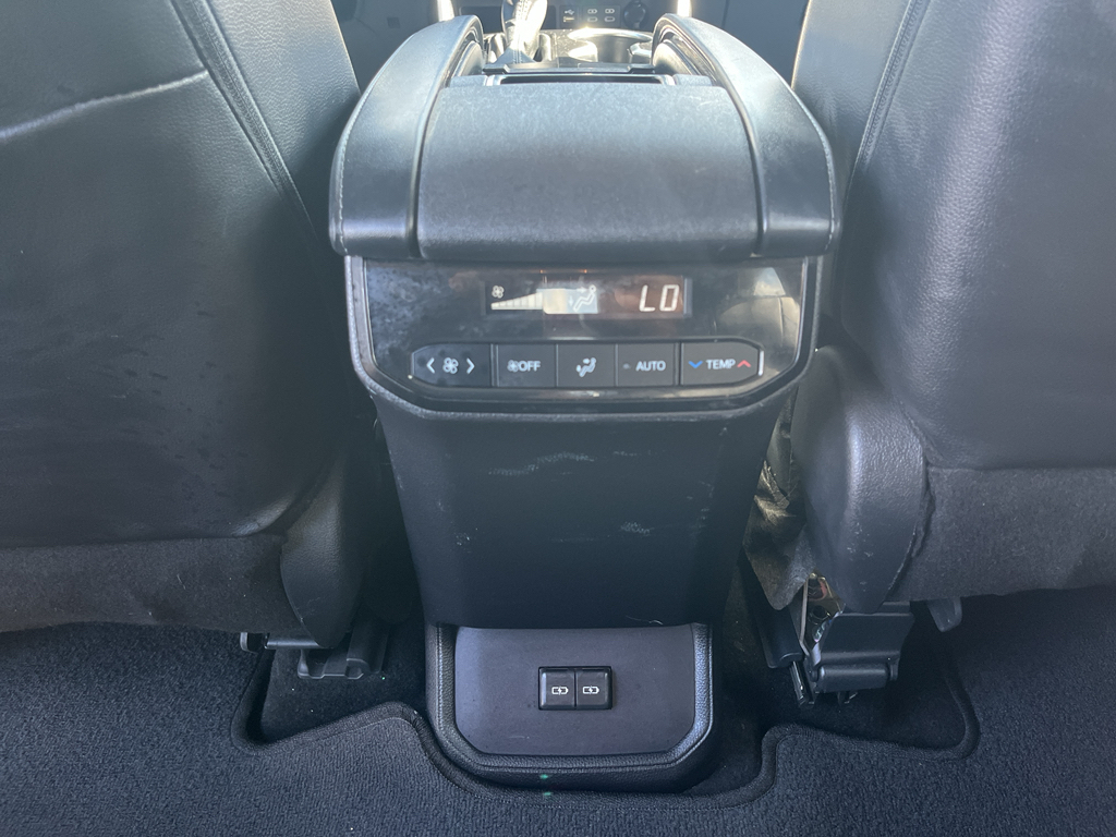 2024 Toyota Highlander representative vehicle photo