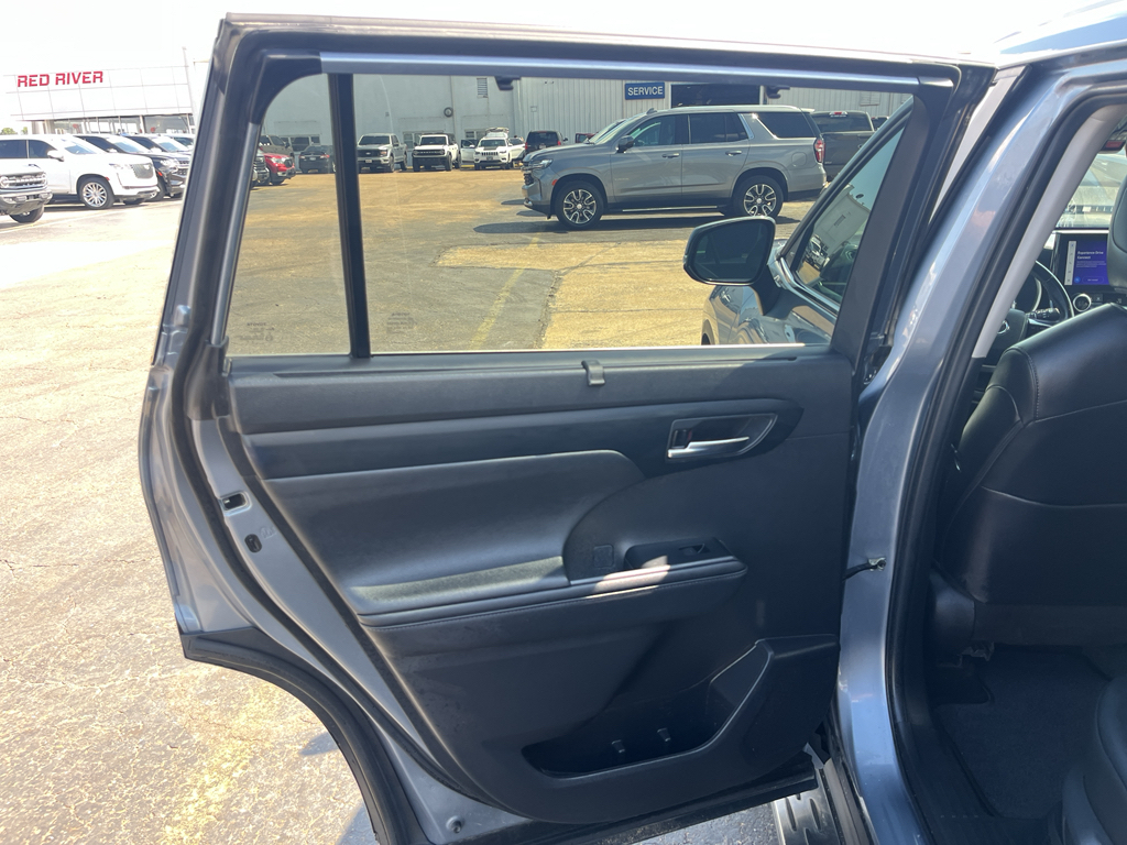 2024 Toyota Highlander representative vehicle photo