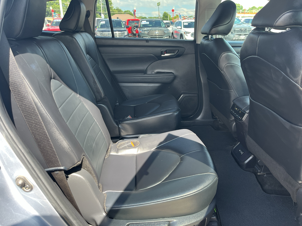 2024 Toyota Highlander representative vehicle photo