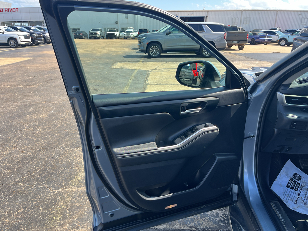 2024 Toyota Highlander representative vehicle photo