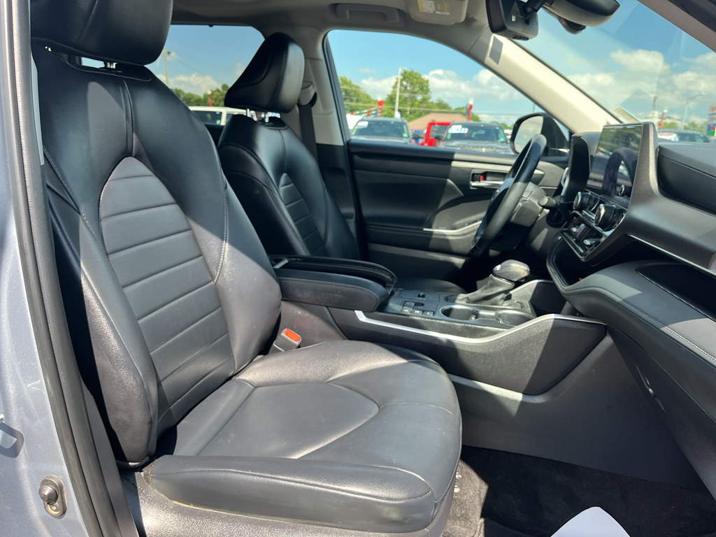 2024 Toyota Highlander representative vehicle photo
