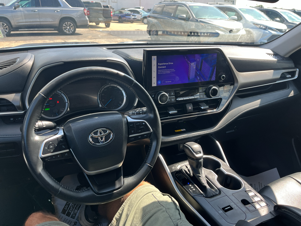 2024 Toyota Highlander representative vehicle photo
