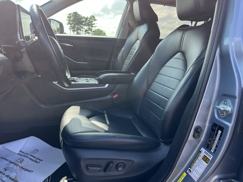 2024 Toyota Highlander representative vehicle photo