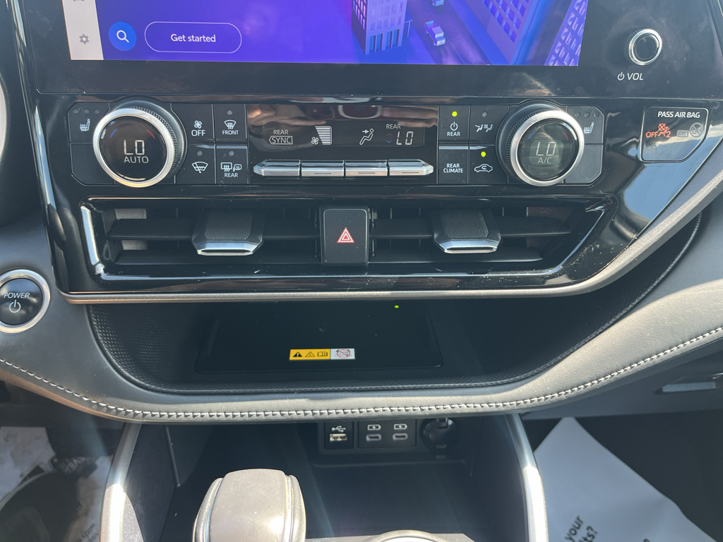2024 Toyota Highlander representative vehicle photo