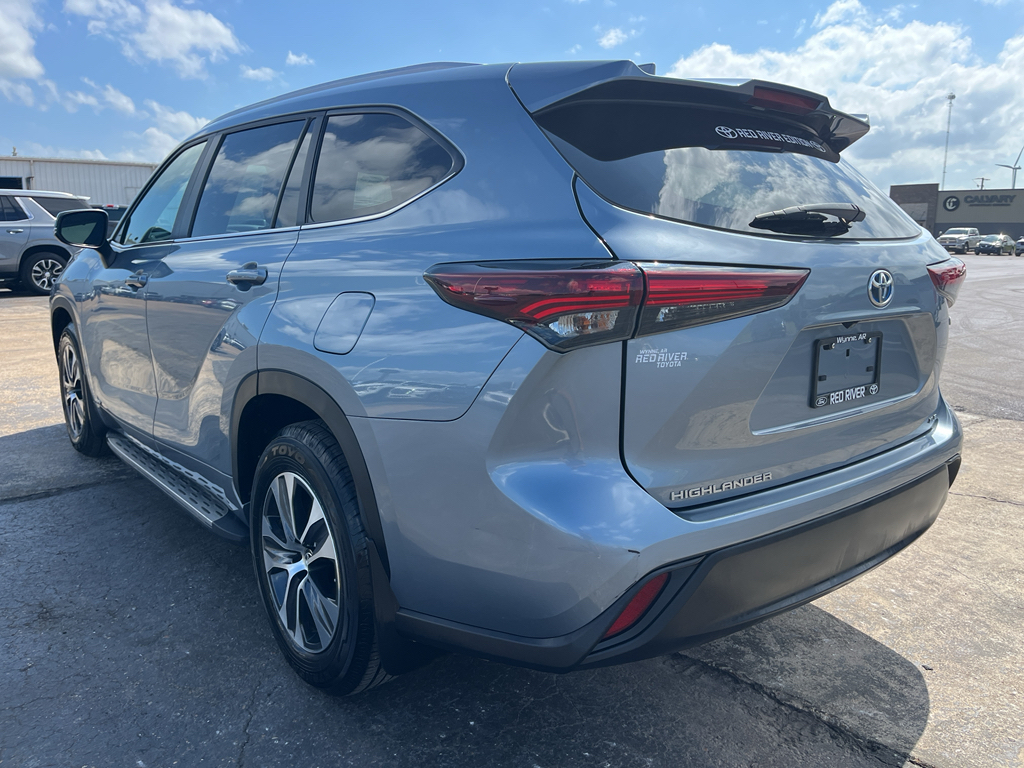2024 Toyota Highlander representative vehicle photo