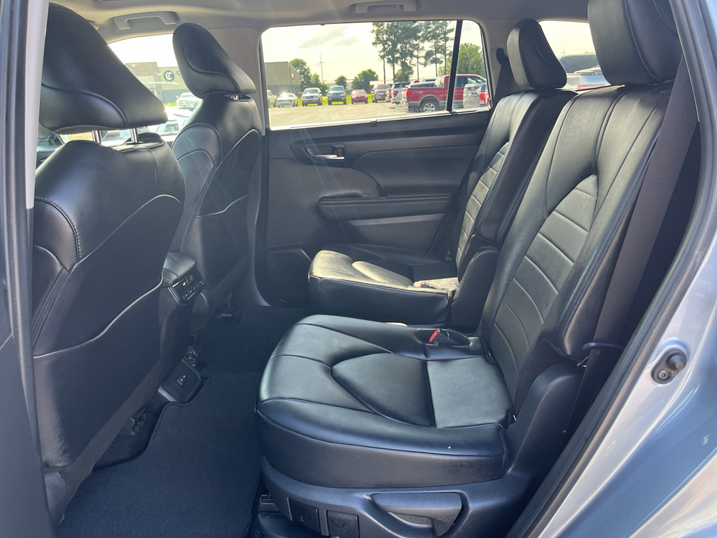 2024 Toyota Highlander representative vehicle photo