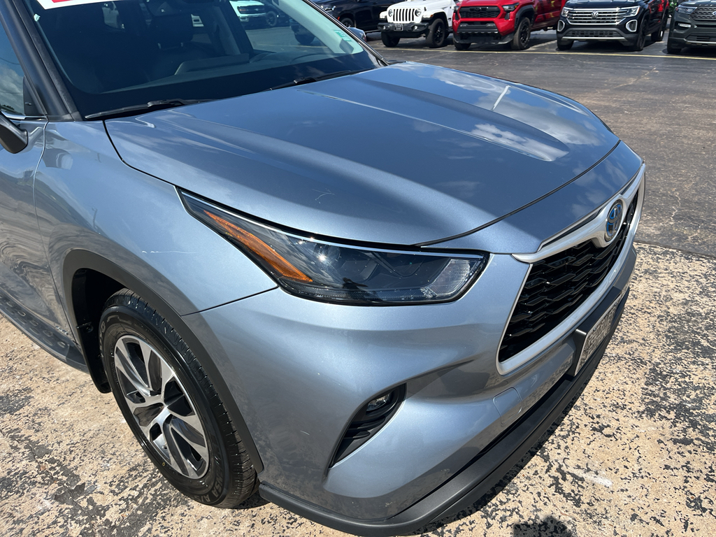 2024 Toyota Highlander representative vehicle photo