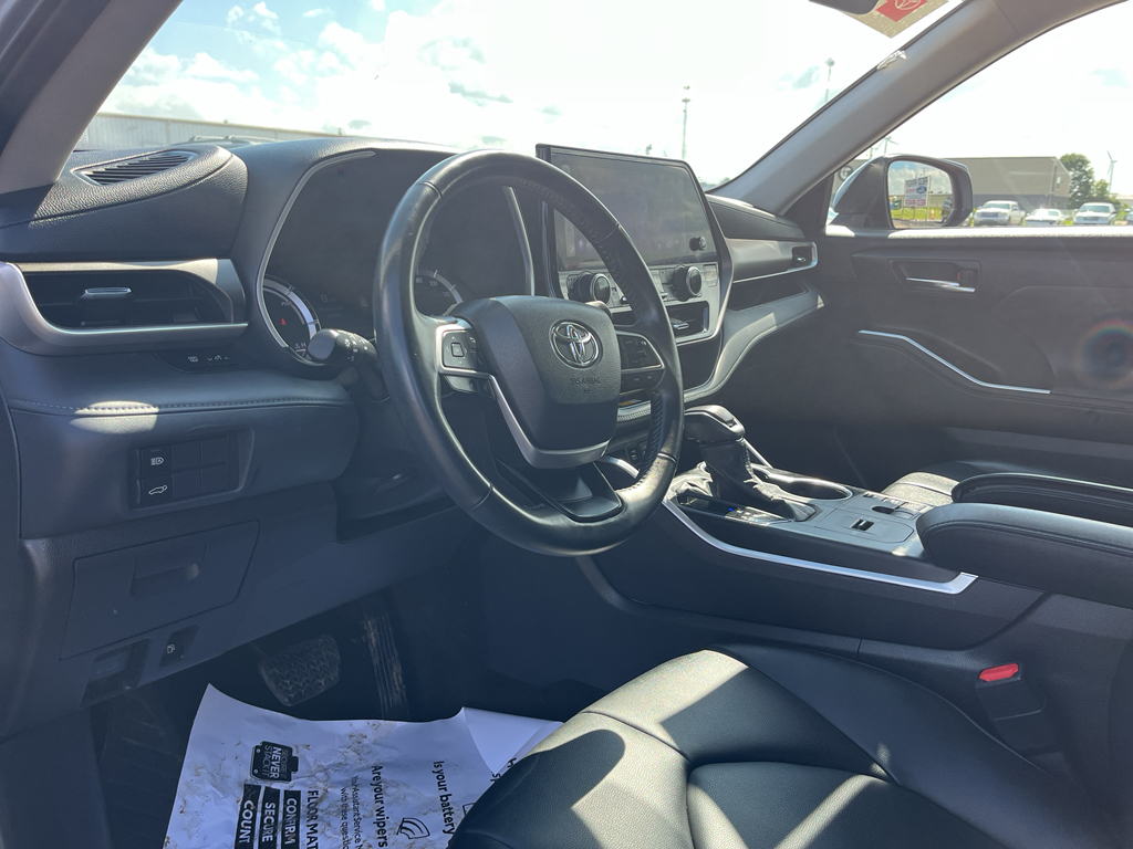 2024 Toyota Highlander representative vehicle photo