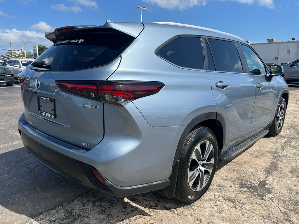 2024 Toyota Highlander representative vehicle photo