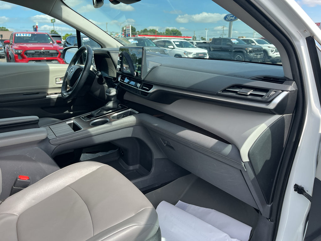 2022 Toyota Sienna representative vehicle photo
