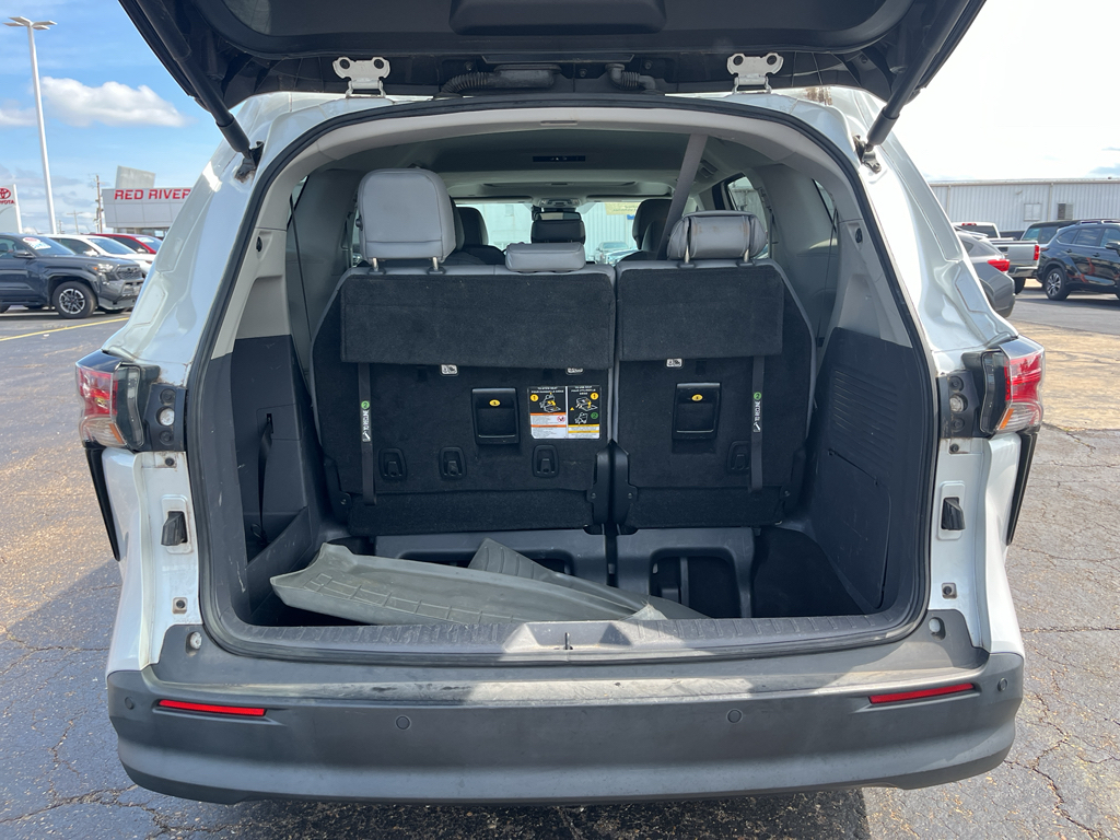 2022 Toyota Sienna representative vehicle photo